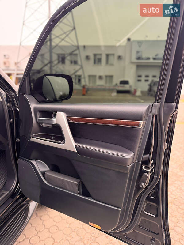 Позашляховик / Кросовер Toyota Land Cruiser 2019 в Чернівцях