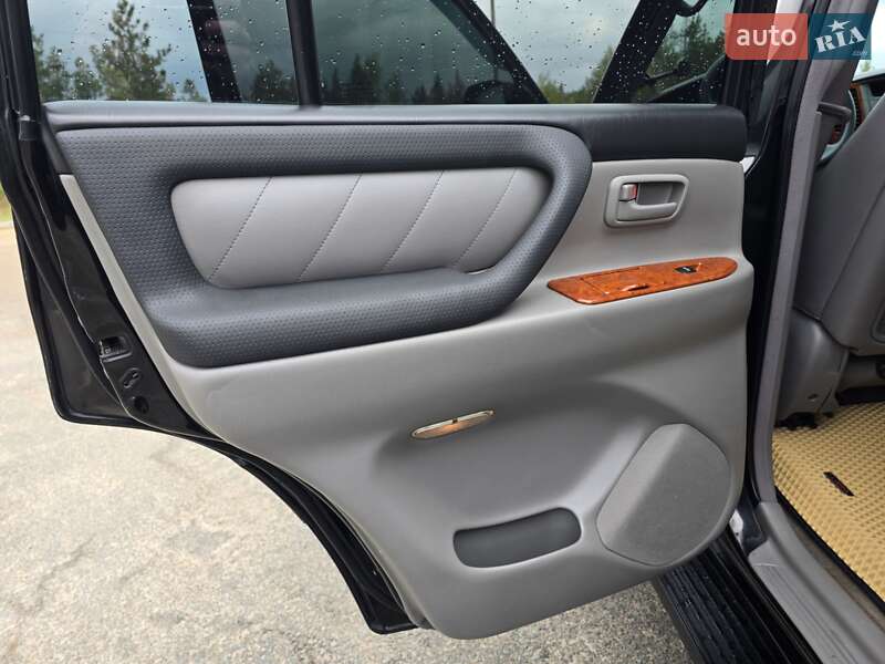 Позашляховик / Кросовер Toyota Land Cruiser 2004 в Малині