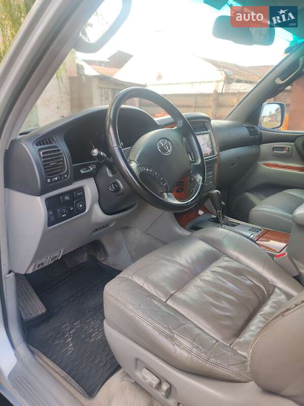 Внедорожник / Кроссовер Toyota Land Cruiser 2006 в Кривом Роге