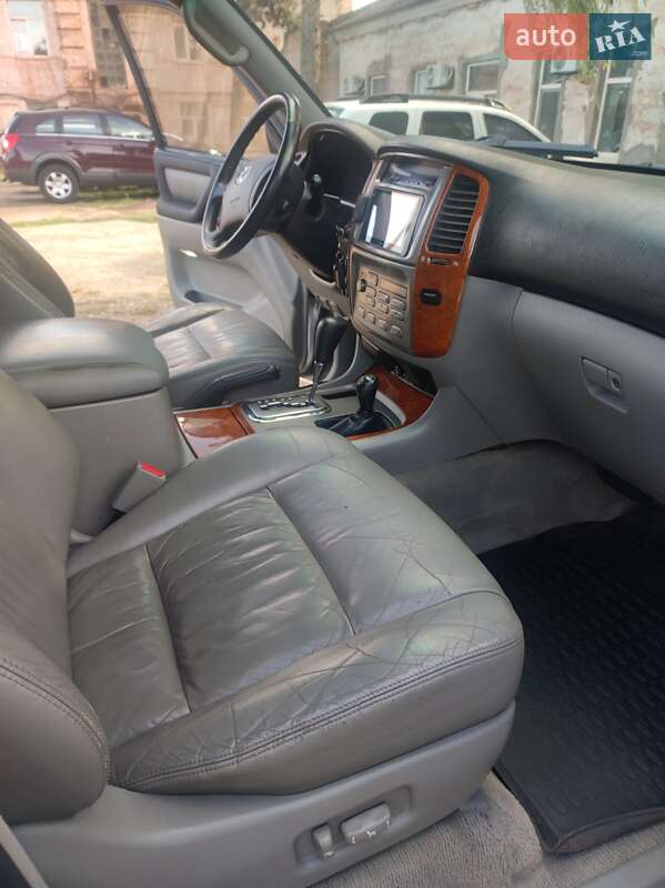 Внедорожник / Кроссовер Toyota Land Cruiser 2006 в Кривом Роге