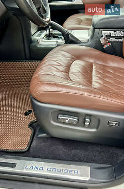 Внедорожник / Кроссовер Toyota Land Cruiser 2017 в 