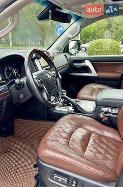 Внедорожник / Кроссовер Toyota Land Cruiser 2017 в 