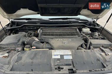 Внедорожник / Кроссовер Toyota Land Cruiser 2017 в 