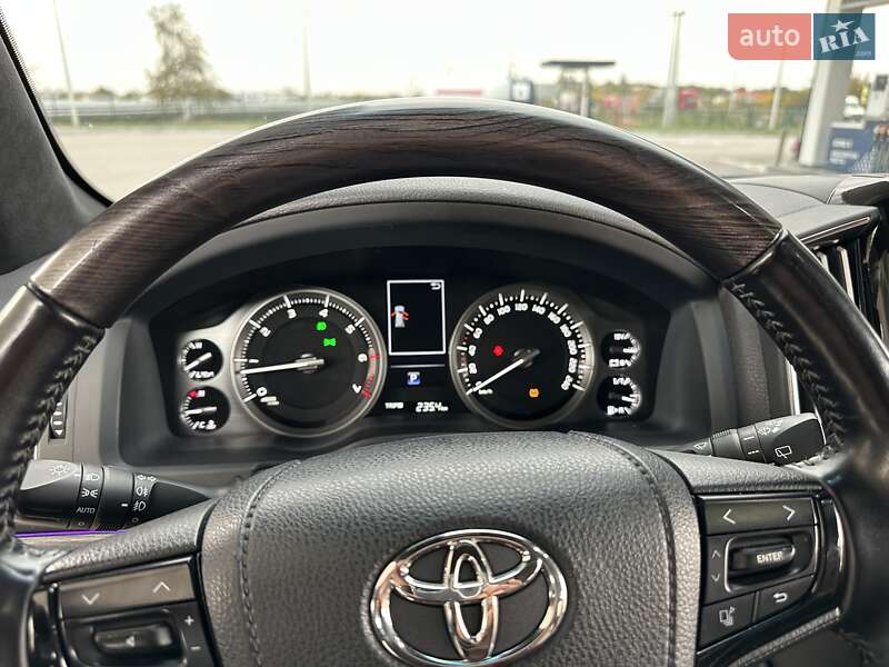 Позашляховик / Кросовер Toyota Land Cruiser 2020 в Дніпрі