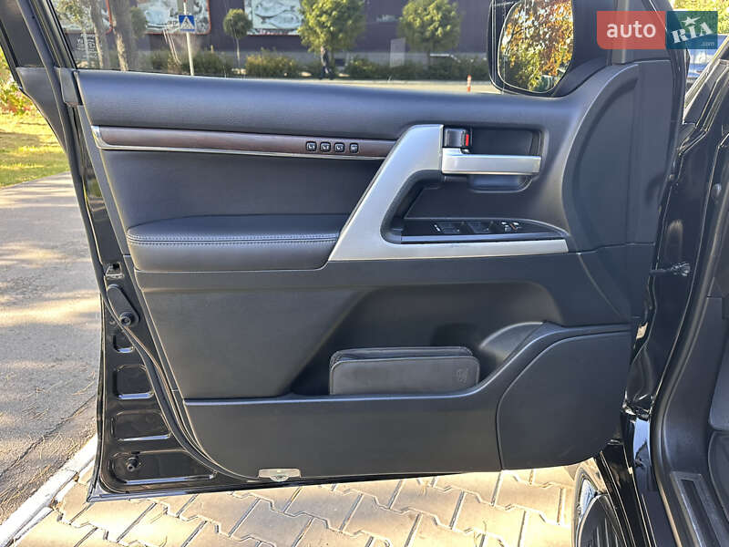 Внедорожник / Кроссовер Toyota Land Cruiser 2019 в Киеве