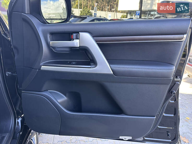 Внедорожник / Кроссовер Toyota Land Cruiser 2019 в Киеве