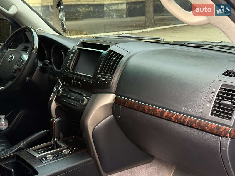 Внедорожник / Кроссовер Toyota Land Cruiser 2011 в Желтых Водах