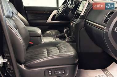 Позашляховик / Кросовер Toyota Land Cruiser 2020 в 