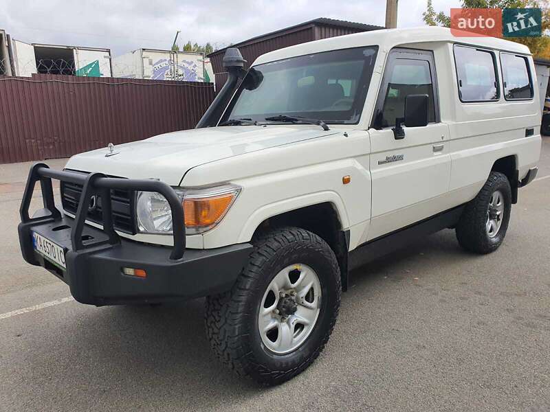 Позашляховик / Кросовер Toyota Land Cruiser 2014 в Києві