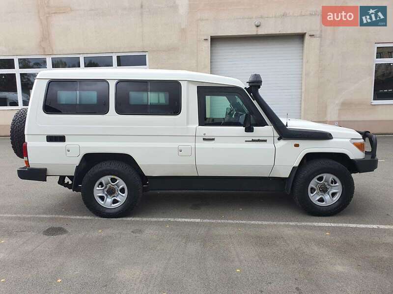 Позашляховик / Кросовер Toyota Land Cruiser 2014 в Києві