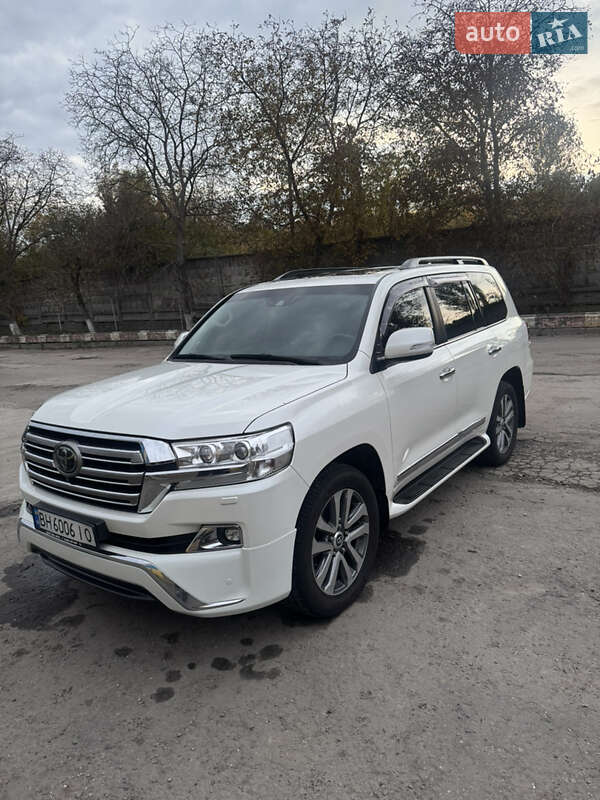 Внедорожник / Кроссовер Toyota Land Cruiser 2018 в 