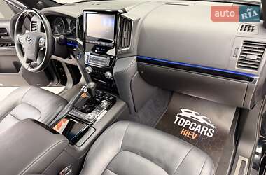 Внедорожник / Кроссовер Toyota Land Cruiser 2018 в 