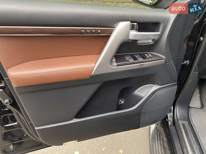 Внедорожник / Кроссовер Toyota Land Cruiser 2017 в Киеве