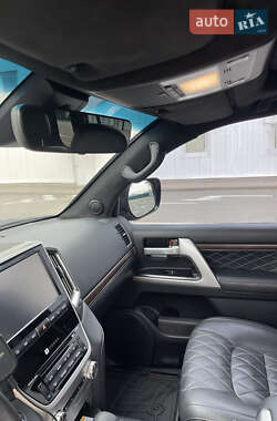 Внедорожник / Кроссовер Toyota Land Cruiser 2018 в 