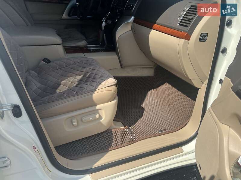 Внедорожник / Кроссовер Toyota Land Cruiser 2013 в Днепре фото 16 Внедорожник / Кроссовер Toyota Land Cruiser 2013 в Днепре