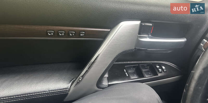 Внедорожник / Кроссовер Toyota Land Cruiser 2019 в Соснице