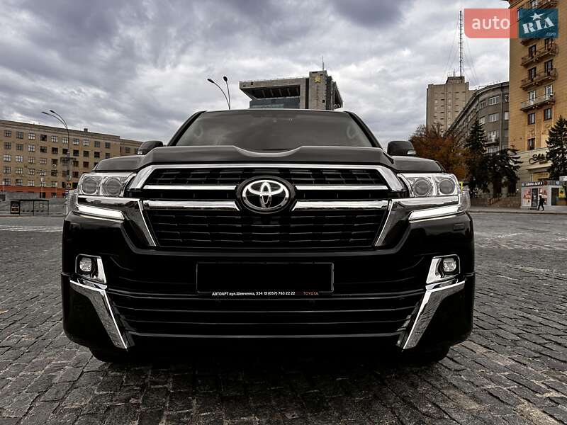 Внедорожник / Кроссовер Toyota Land Cruiser 2020 в 