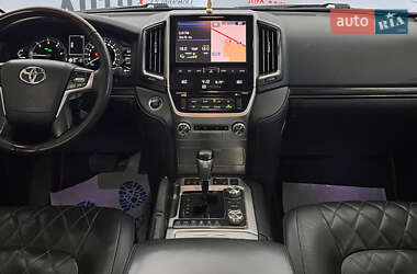 Внедорожник / Кроссовер Toyota Land Cruiser 2017 в 