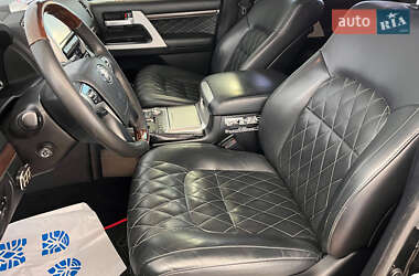 Внедорожник / Кроссовер Toyota Land Cruiser 2017 в 