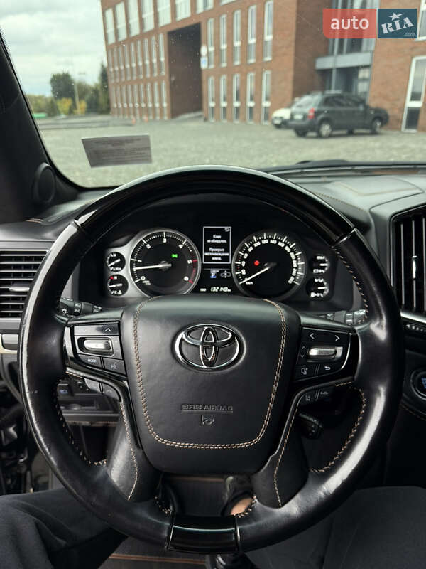 Внедорожник / Кроссовер Toyota Land Cruiser 2017 в Днепре