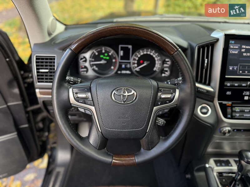 Внедорожник / Кроссовер Toyota Land Cruiser 2016 в Львове фото 35 Внедорожник / Кроссовер Toyota Land Cruiser 2016 в Львове