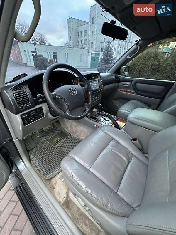Позашляховик / Кросовер Toyota Land Cruiser 2004 в Дніпрі