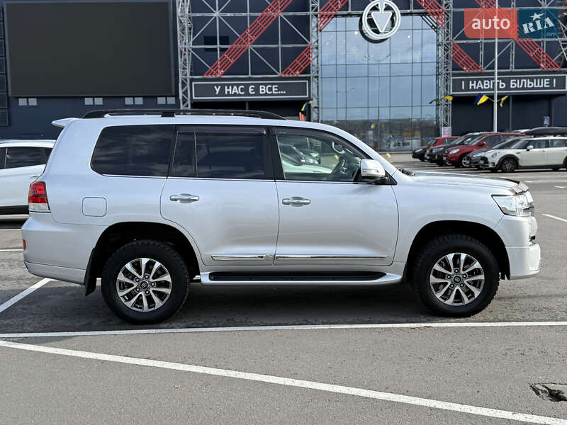 Внедорожник / Кроссовер Toyota Land Cruiser 2017 в Киеве фото 11 Внедорожник / Кроссовер Toyota Land Cruiser 2017 в Киеве
