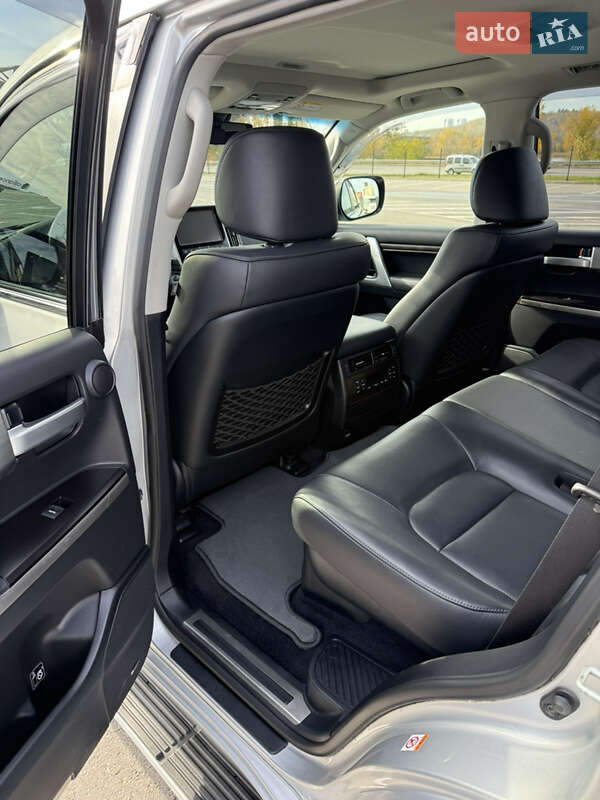 Внедорожник / Кроссовер Toyota Land Cruiser 2017 в Киеве фото 16 Внедорожник / Кроссовер Toyota Land Cruiser 2017 в Киеве