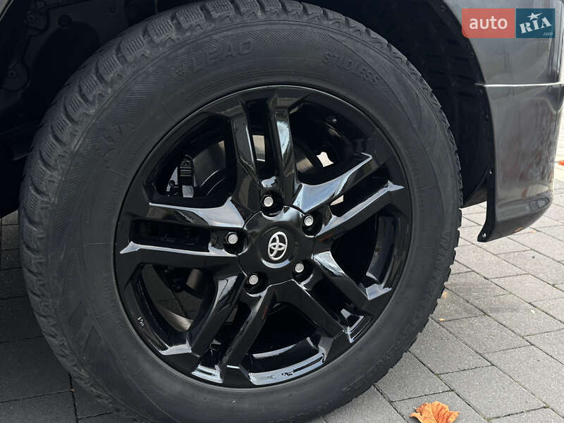 Внедорожник / Кроссовер Toyota Land Cruiser 2010 в Мукачево