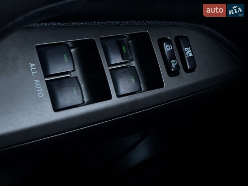 Внедорожник / Кроссовер Toyota Land Cruiser 2010 в Мукачево