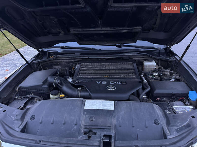 Внедорожник / Кроссовер Toyota Land Cruiser 2010 в Мукачево