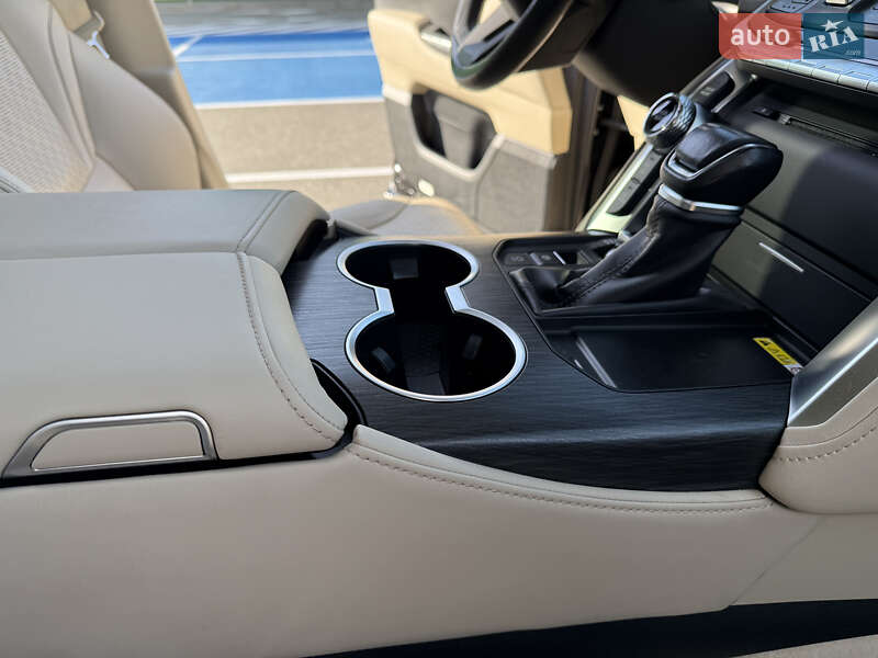 Внедорожник / Кроссовер Toyota Land Cruiser 2021 в Киеве фото 26 Внедорожник / Кроссовер Toyota Land Cruiser 2021 в Киеве