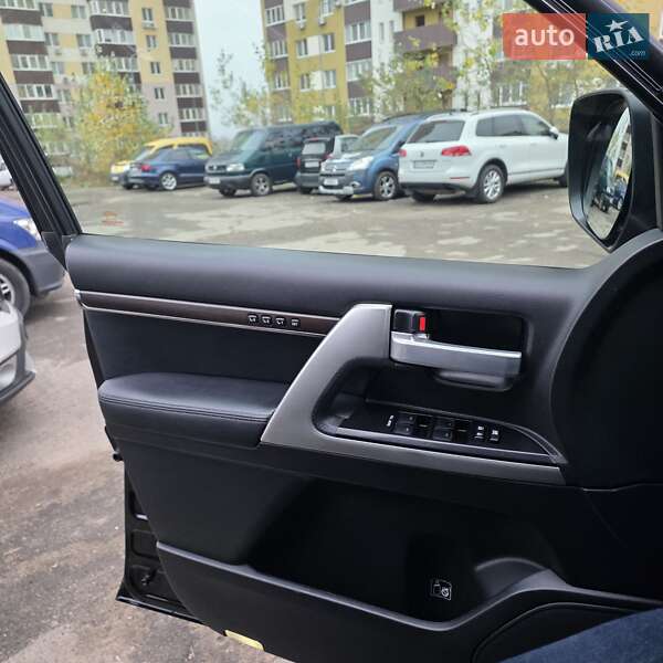 Внедорожник / Кроссовер Toyota Land Cruiser 2018 в Киеве