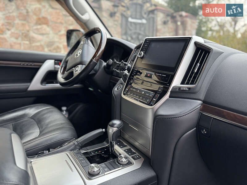 Внедорожник / Кроссовер Toyota Land Cruiser 2019 в Киеве