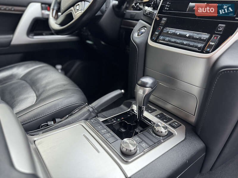 Внедорожник / Кроссовер Toyota Land Cruiser 2019 в Киеве