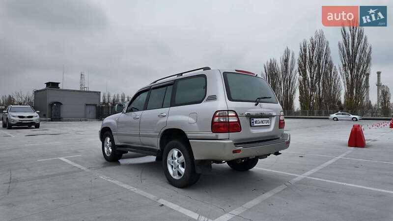 Внедорожник / Кроссовер Toyota Land Cruiser 2004 в Киеве