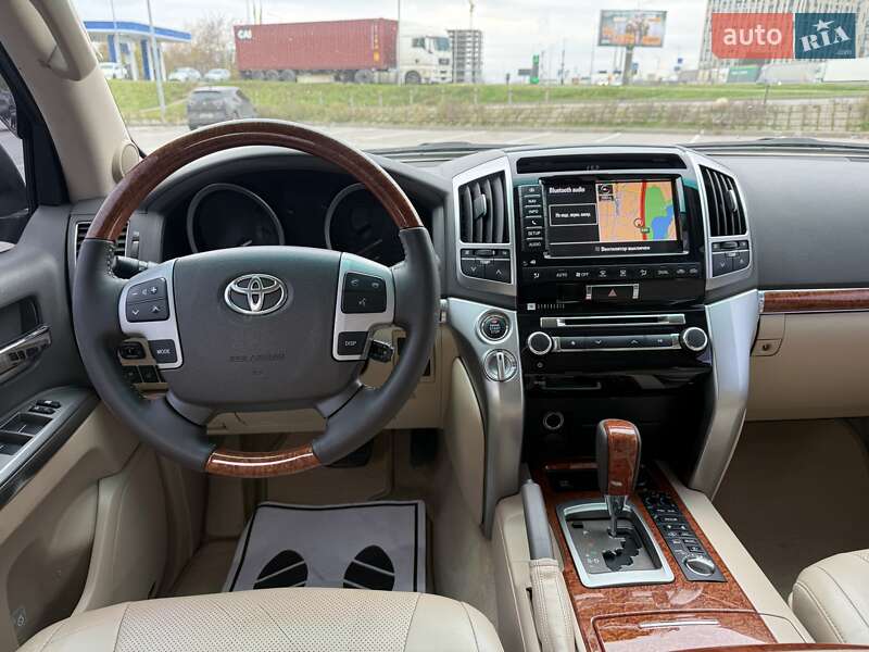 Внедорожник / Кроссовер Toyota Land Cruiser 2013 в Киеве фото 18 Внедорожник / Кроссовер Toyota Land Cruiser 2013 в Киеве