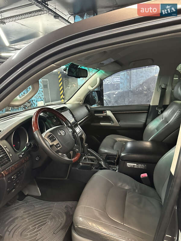 Внедорожник / Кроссовер Toyota Land Cruiser 2010 в Киеве фото 6 Внедорожник / Кроссовер Toyota Land Cruiser 2010 в Киеве