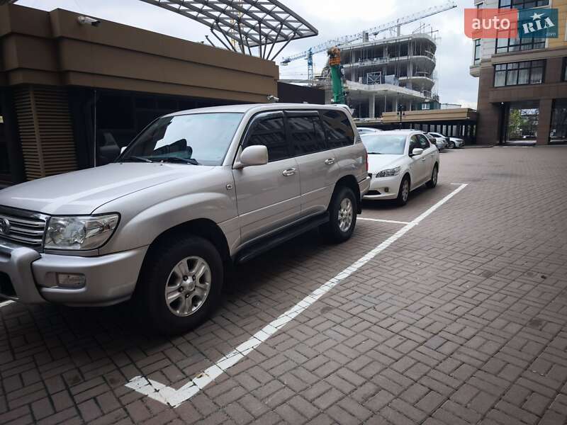 Позашляховик / Кросовер Toyota Land Cruiser 2005 в Києві фото 4 Позашляховик / Кросовер Toyota Land Cruiser 2005 в Києві