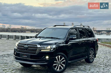 Внедорожник / Кроссовер Toyota Land Cruiser 2018 в Киеве