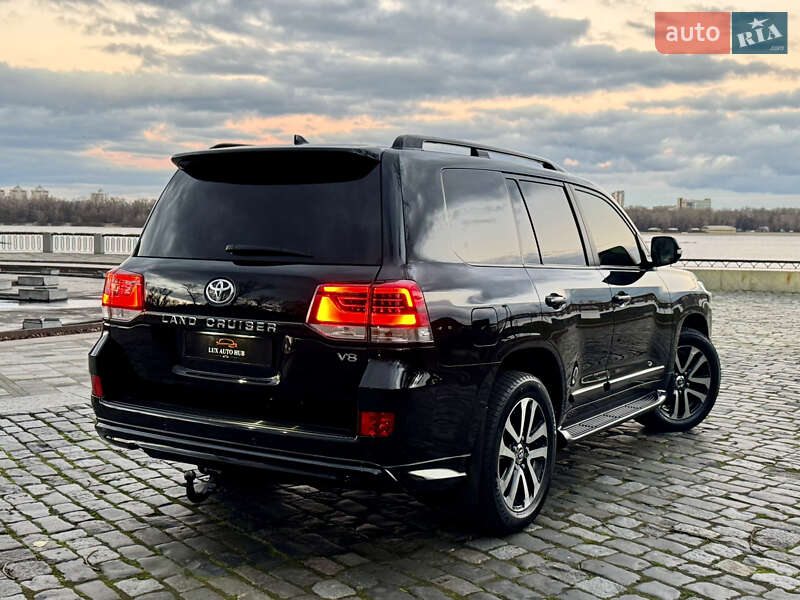 Внедорожник / Кроссовер Toyota Land Cruiser 2018 в Киеве фото 17 Внедорожник / Кроссовер Toyota Land Cruiser 2018 в Киеве