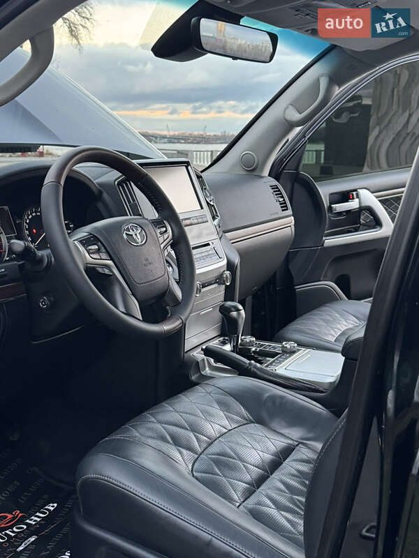 Внедорожник / Кроссовер Toyota Land Cruiser 2018 в Киеве фото 53 Внедорожник / Кроссовер Toyota Land Cruiser 2018 в Киеве