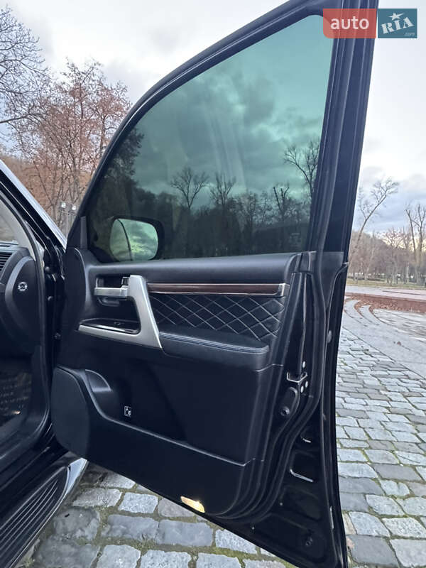Внедорожник / Кроссовер Toyota Land Cruiser 2018 в Киеве фото 117 Внедорожник / Кроссовер Toyota Land Cruiser 2018 в Киеве