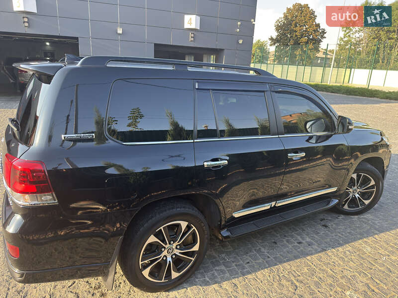 Внедорожник / Кроссовер Toyota Land Cruiser 2020 в Коростышеве