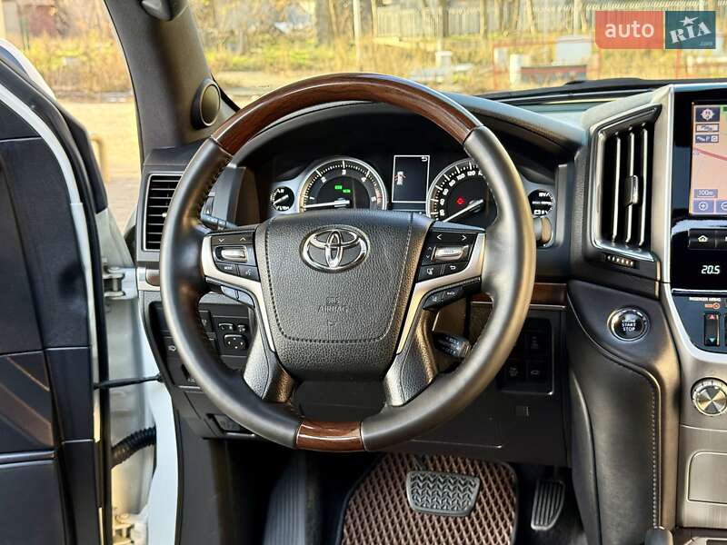 Позашляховик / Кросовер Toyota Land Cruiser 2017 в Дніпрі