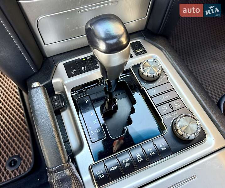 Позашляховик / Кросовер Toyota Land Cruiser 2017 в Дніпрі