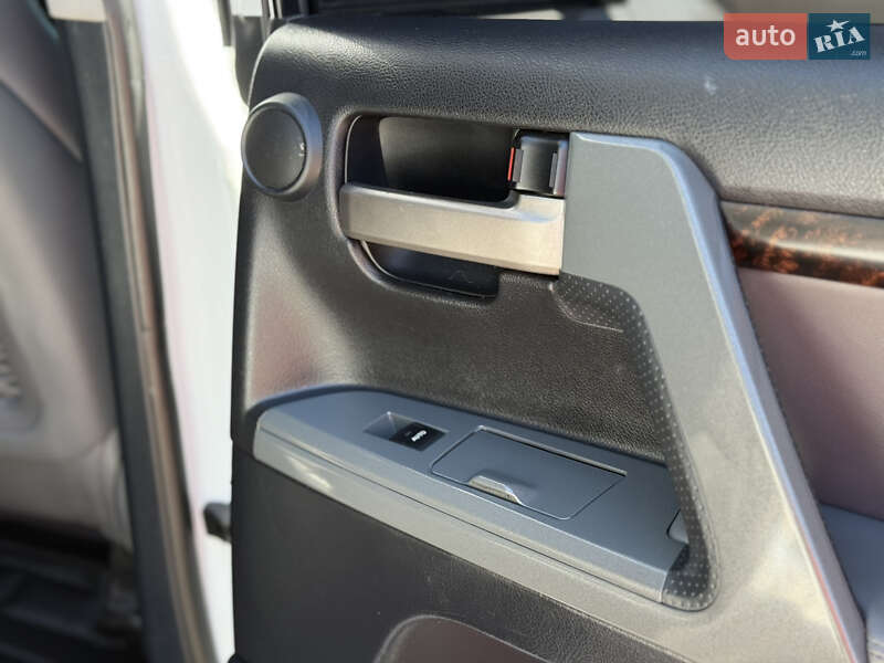 Внедорожник / Кроссовер Toyota Land Cruiser 2011 в Тернополе