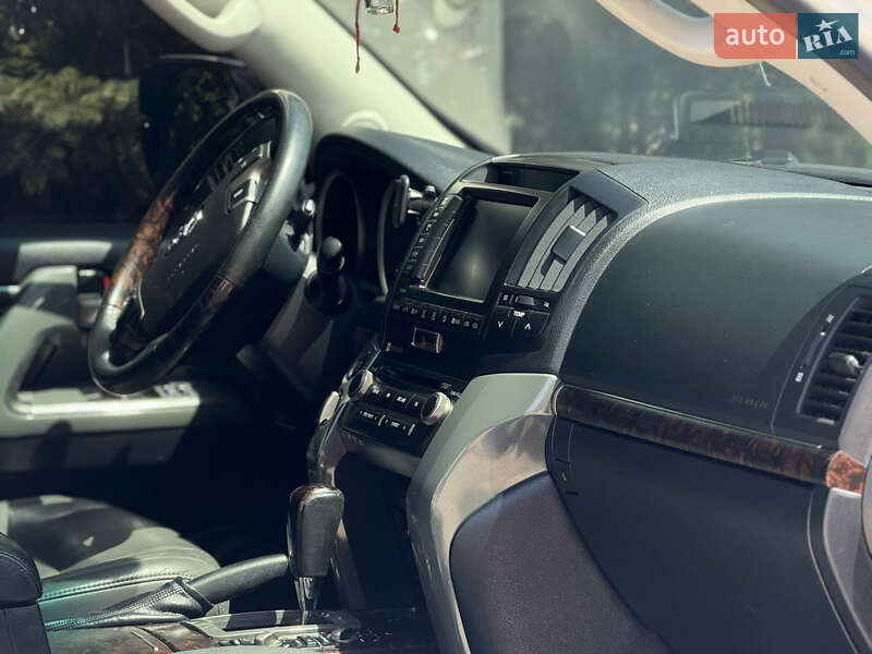 Внедорожник / Кроссовер Toyota Land Cruiser 2011 в Тернополе