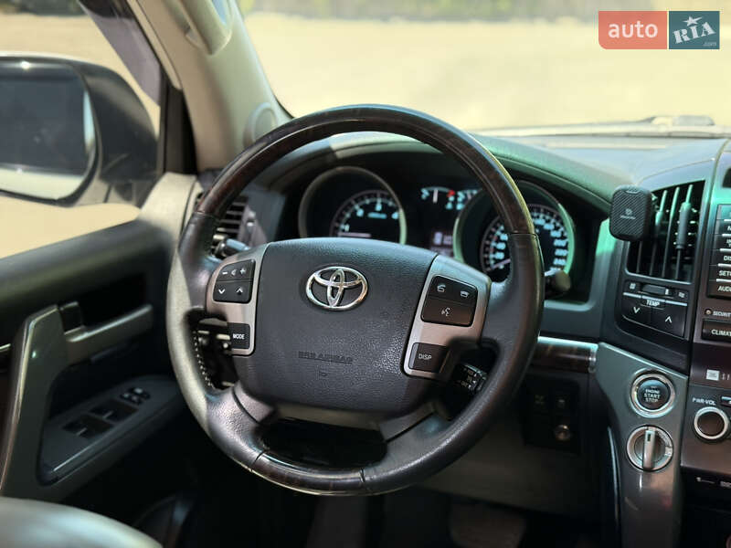 Внедорожник / Кроссовер Toyota Land Cruiser 2011 в Тернополе