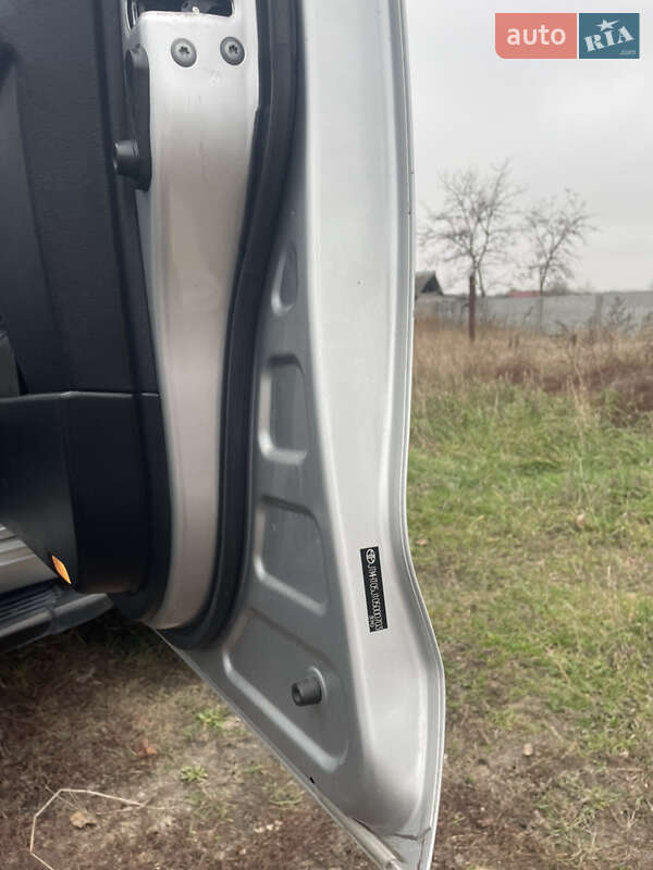 Внедорожник / Кроссовер Toyota Land Cruiser 2007 в Днепре